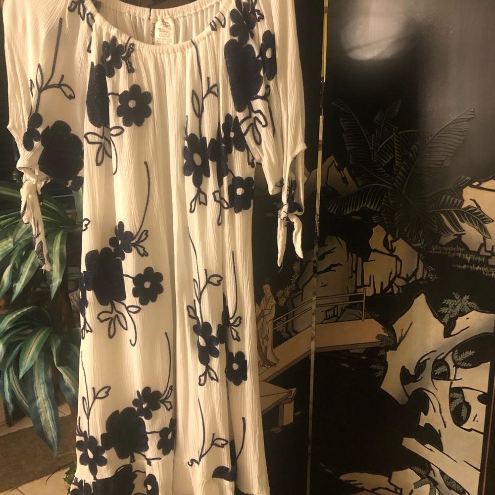 Dress - Picture 3 of 6